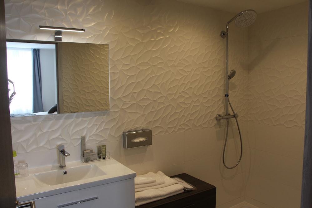 Hotel L'Esturgeon Poissy Ngoại thất bức ảnh