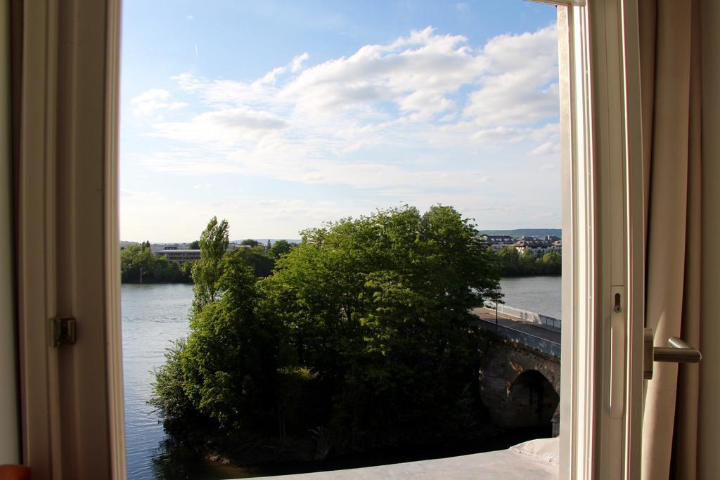 Hotel L'Esturgeon Poissy Ngoại thất bức ảnh
