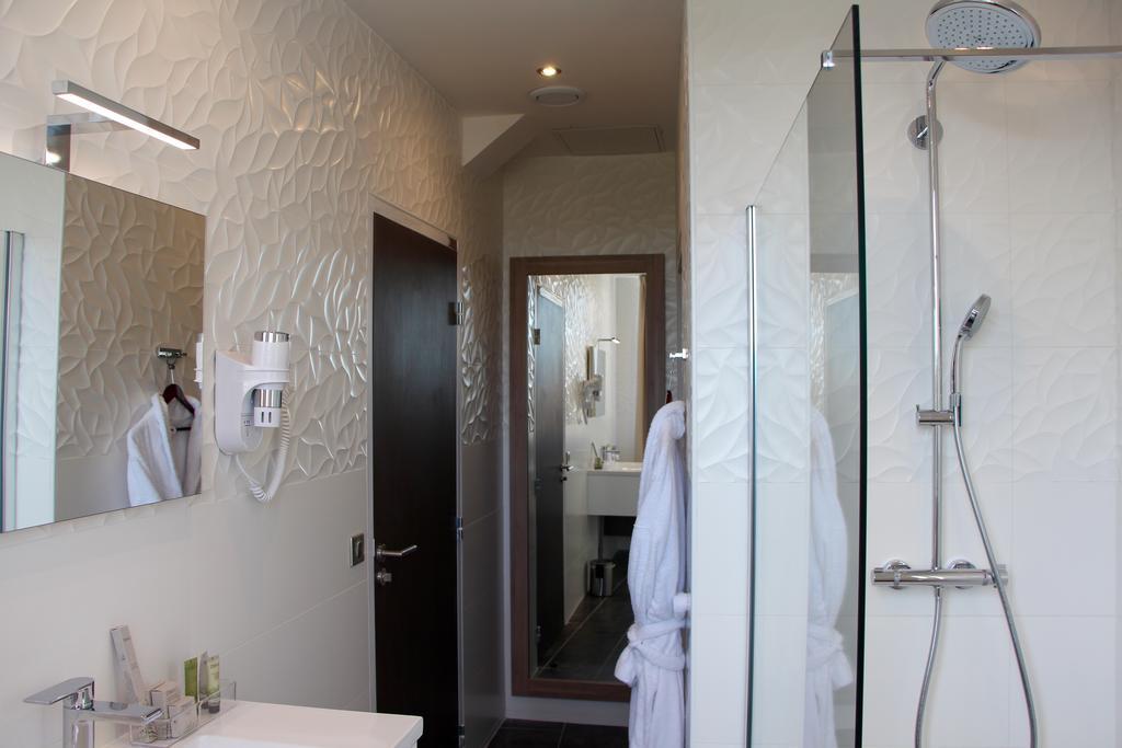 Hotel L'Esturgeon Poissy Ngoại thất bức ảnh