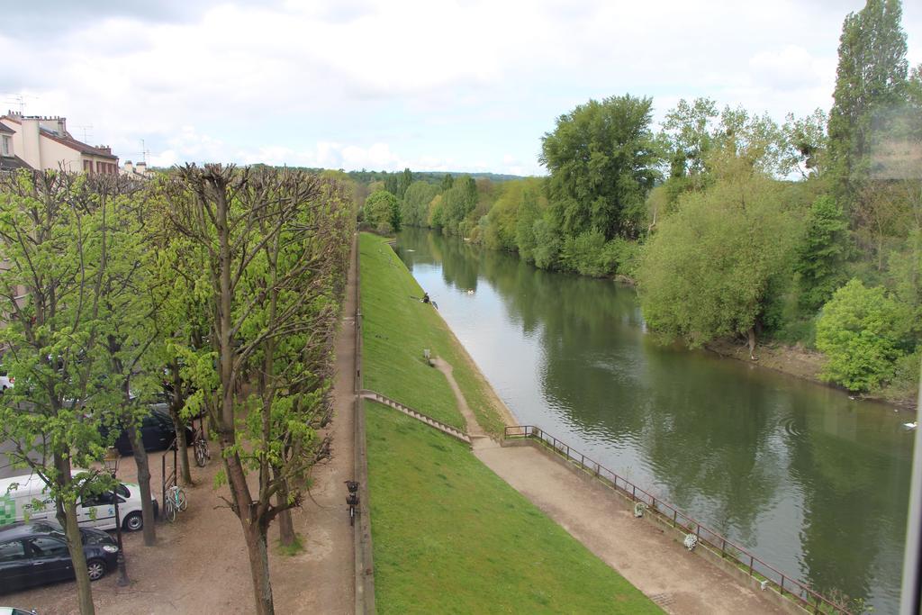 Hotel L'Esturgeon Poissy Ngoại thất bức ảnh