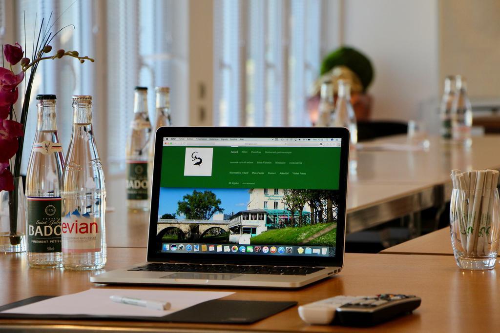 Hotel L'Esturgeon Poissy Ngoại thất bức ảnh
