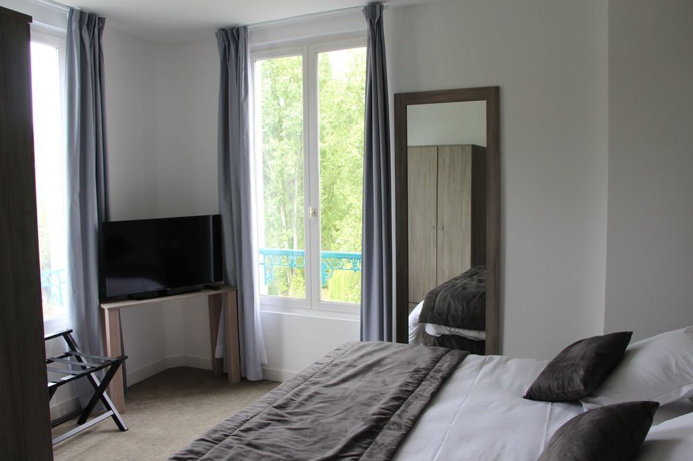 Hotel L'Esturgeon Poissy Ngoại thất bức ảnh