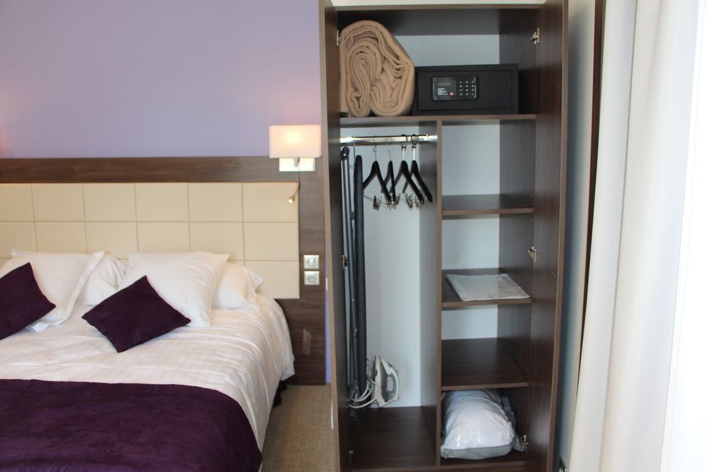 Hotel L'Esturgeon Poissy Ngoại thất bức ảnh