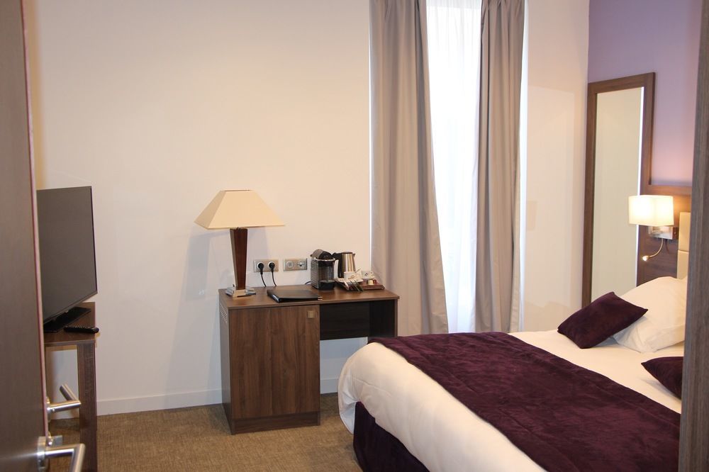 Hotel L'Esturgeon Poissy Ngoại thất bức ảnh