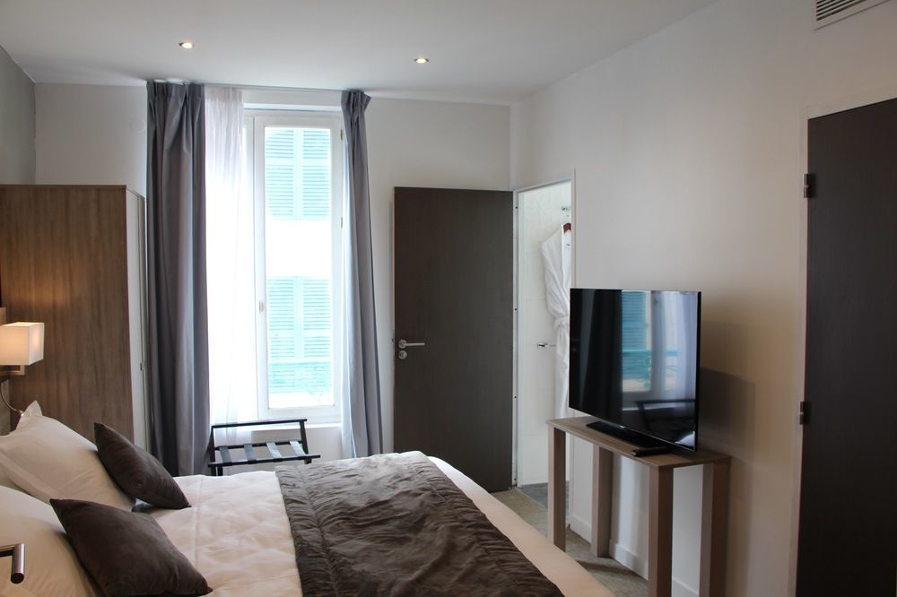 Hotel L'Esturgeon Poissy Ngoại thất bức ảnh