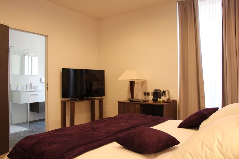 Hotel L'Esturgeon Poissy Ngoại thất bức ảnh