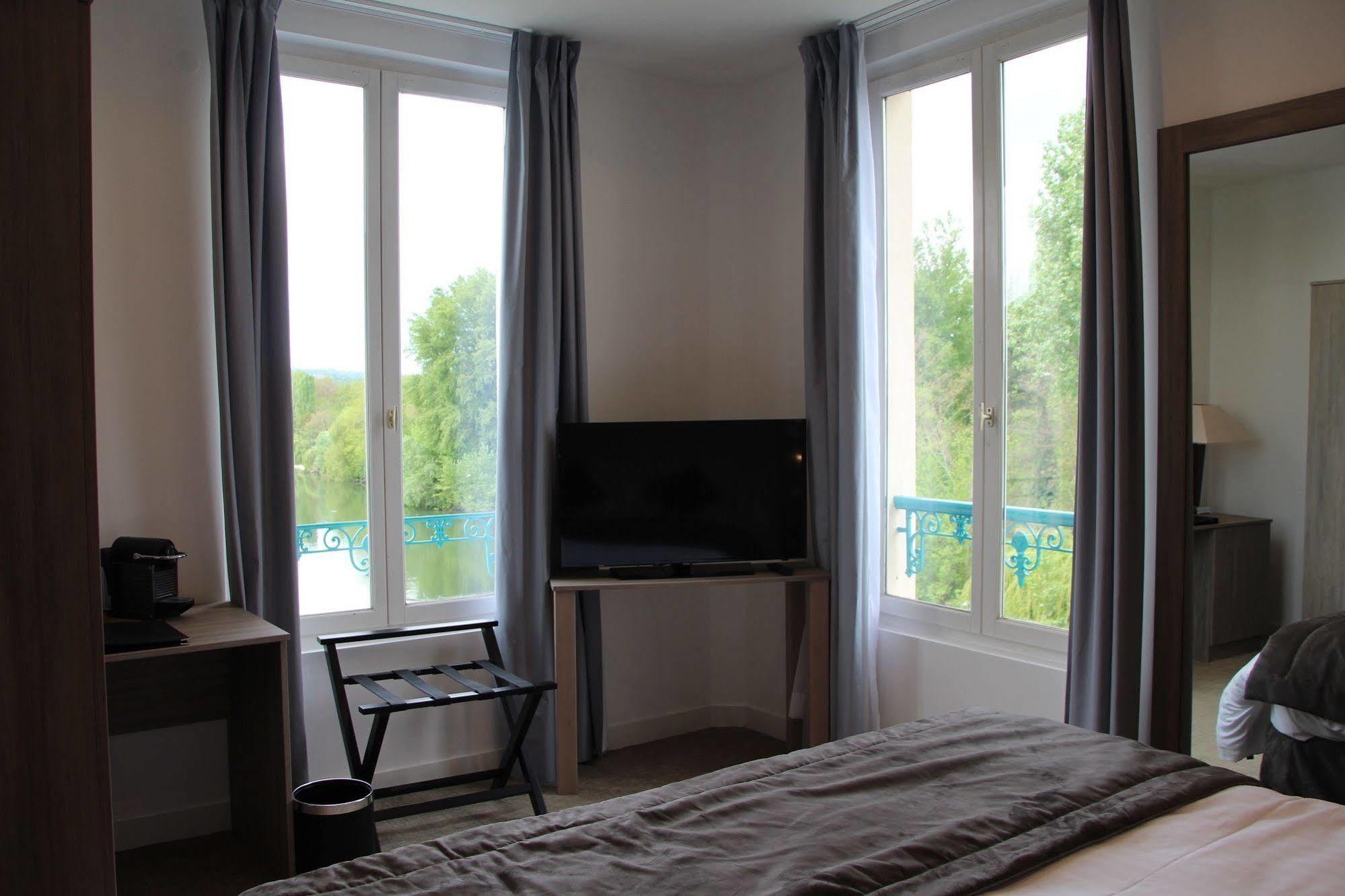 Hotel L'Esturgeon Poissy Ngoại thất bức ảnh