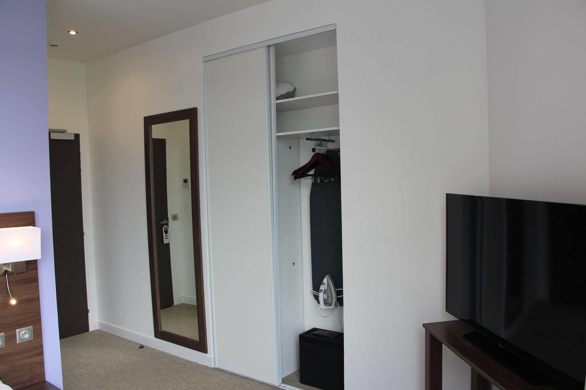Hotel L'Esturgeon Poissy Ngoại thất bức ảnh