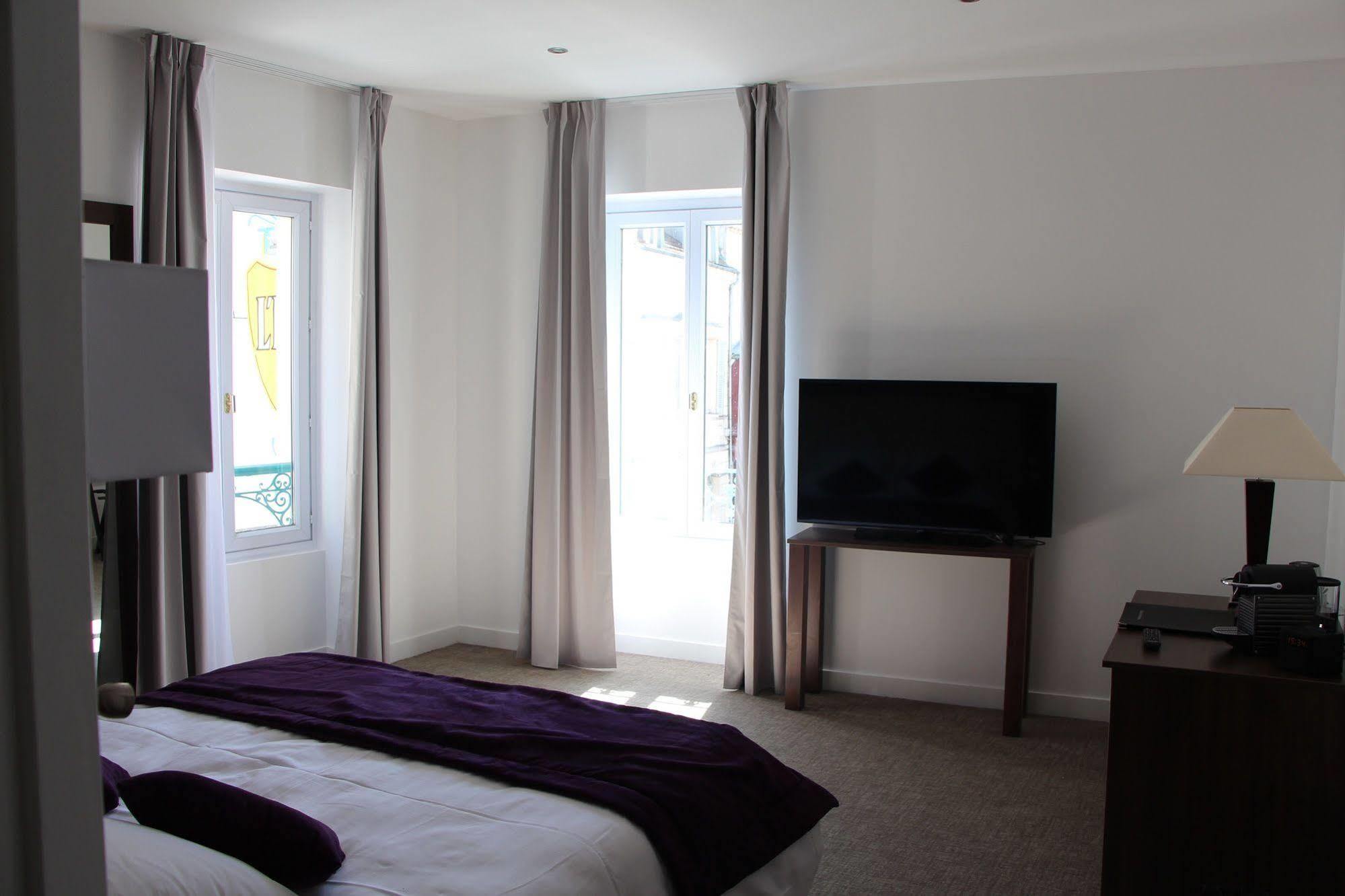 Hotel L'Esturgeon Poissy Ngoại thất bức ảnh