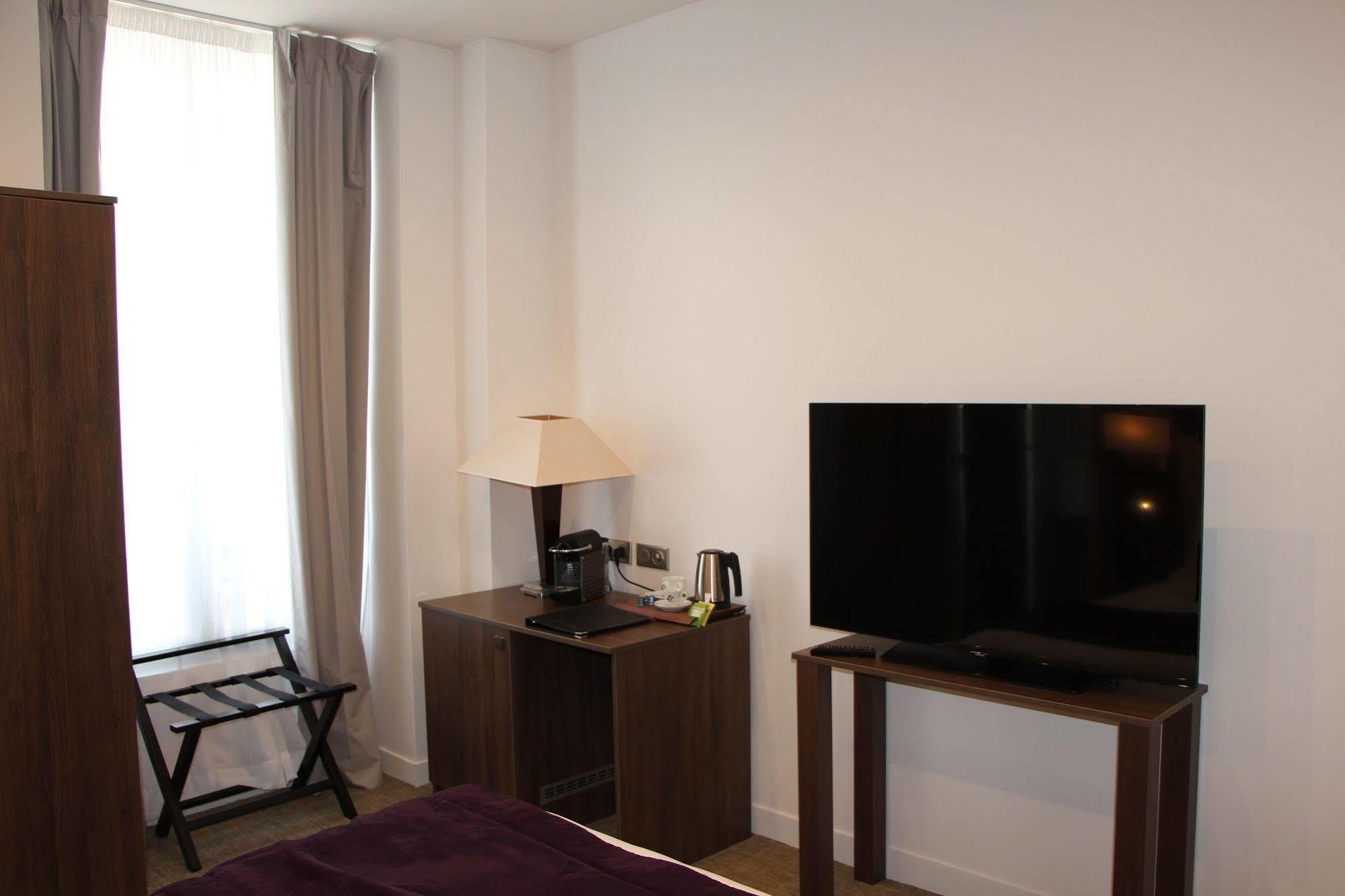 Hotel L'Esturgeon Poissy Ngoại thất bức ảnh