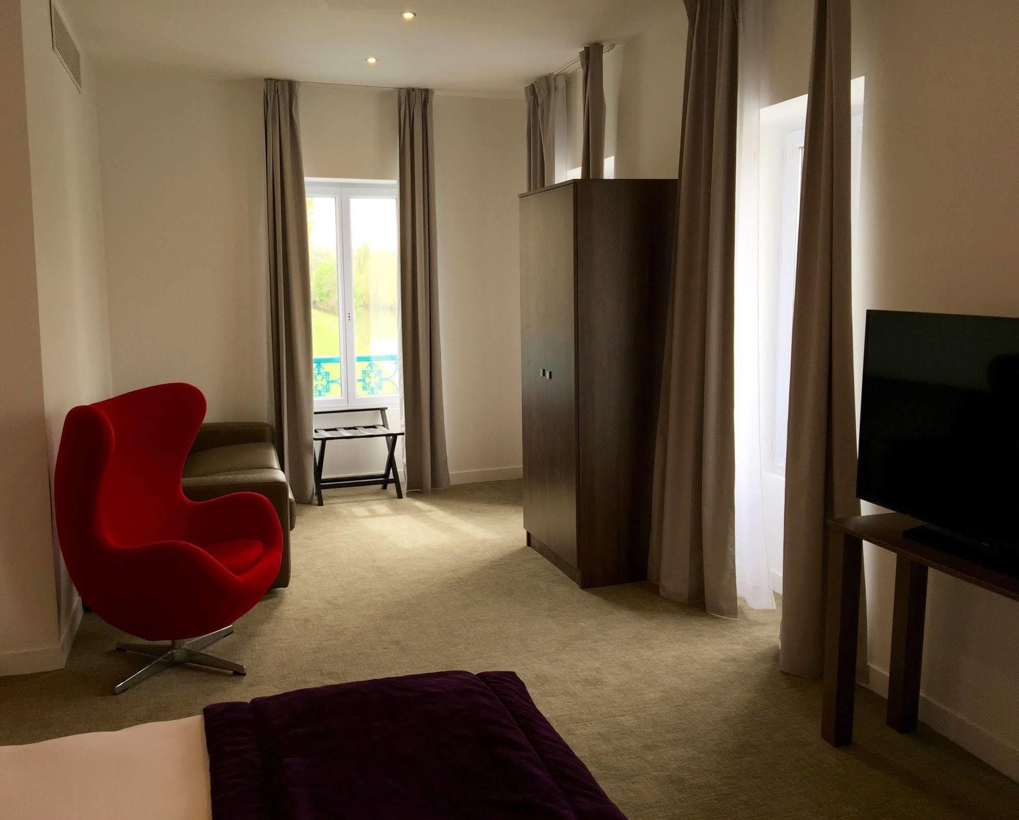 Hotel L'Esturgeon Poissy Ngoại thất bức ảnh