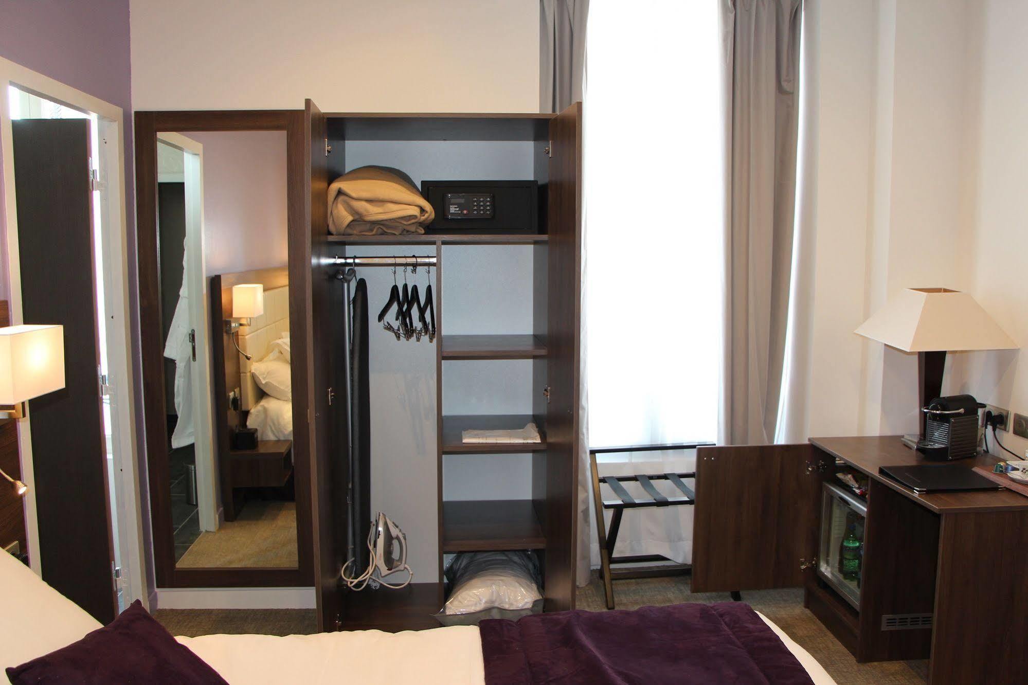 Hotel L'Esturgeon Poissy Ngoại thất bức ảnh