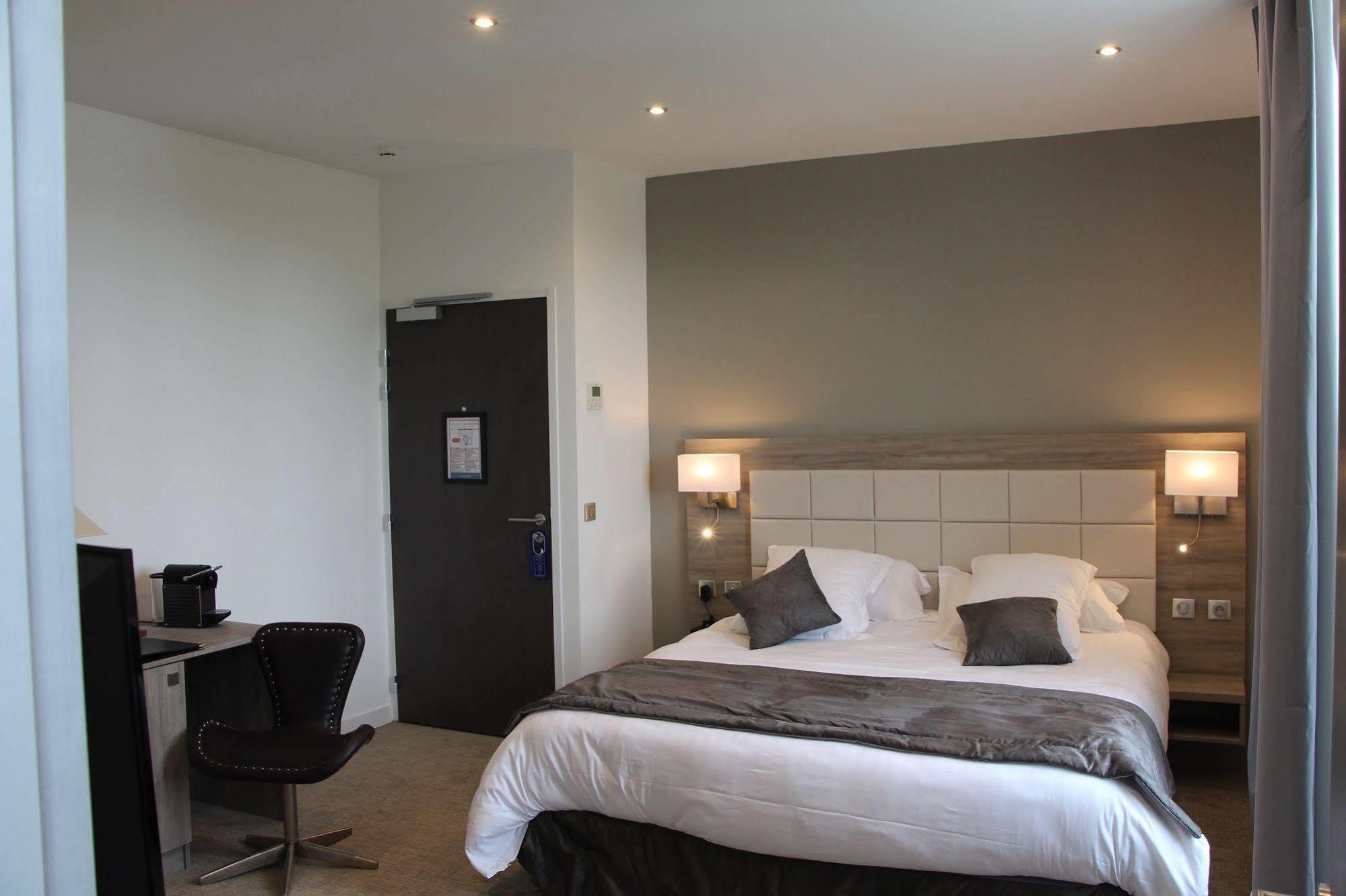 Hotel L'Esturgeon Poissy Ngoại thất bức ảnh