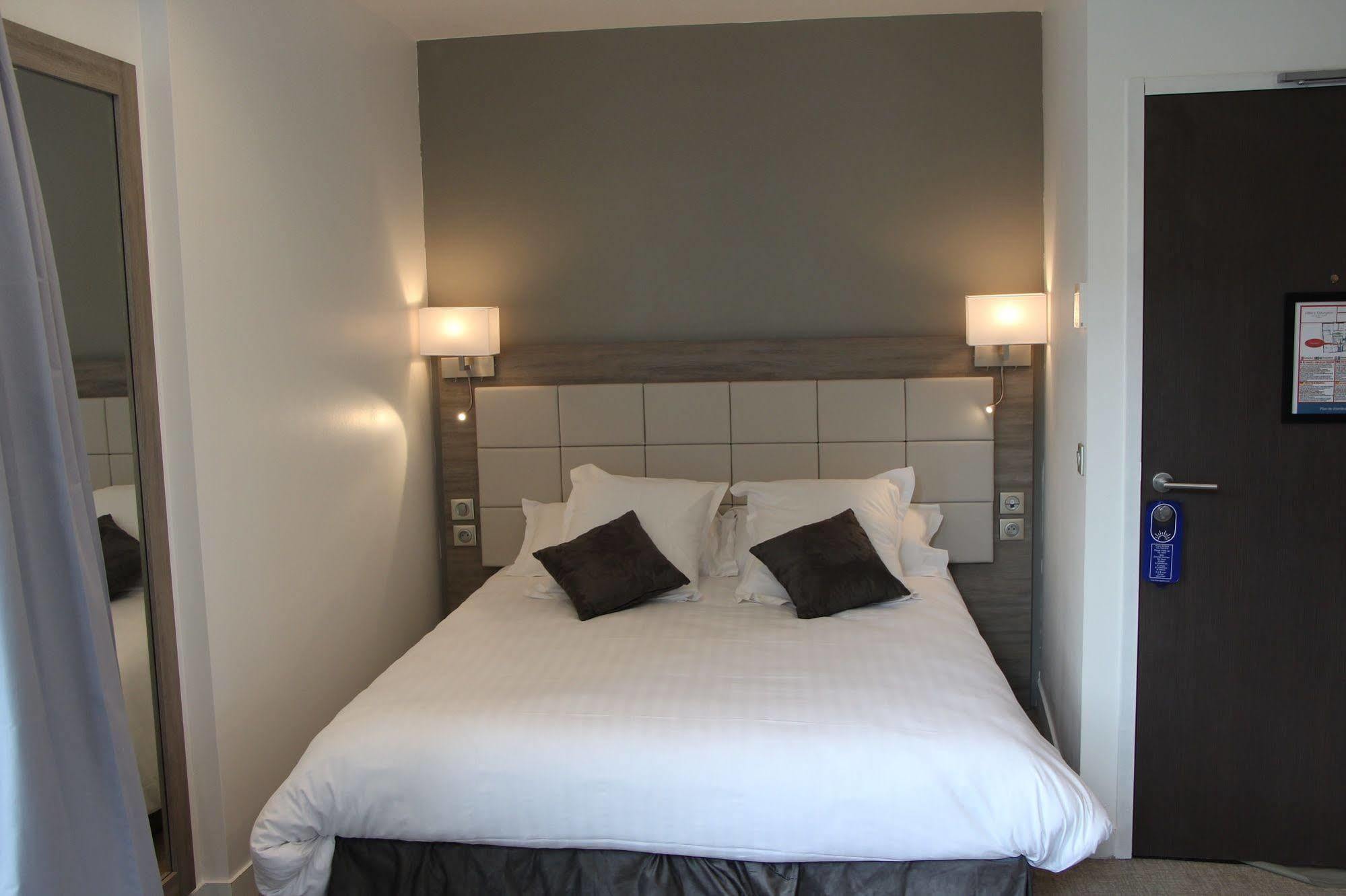 Hotel L'Esturgeon Poissy Ngoại thất bức ảnh