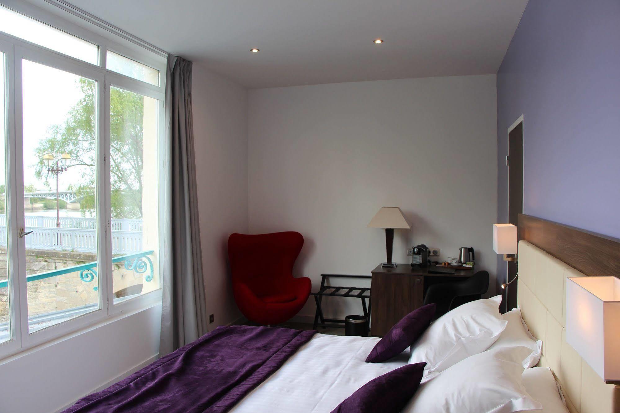 Hotel L'Esturgeon Poissy Ngoại thất bức ảnh