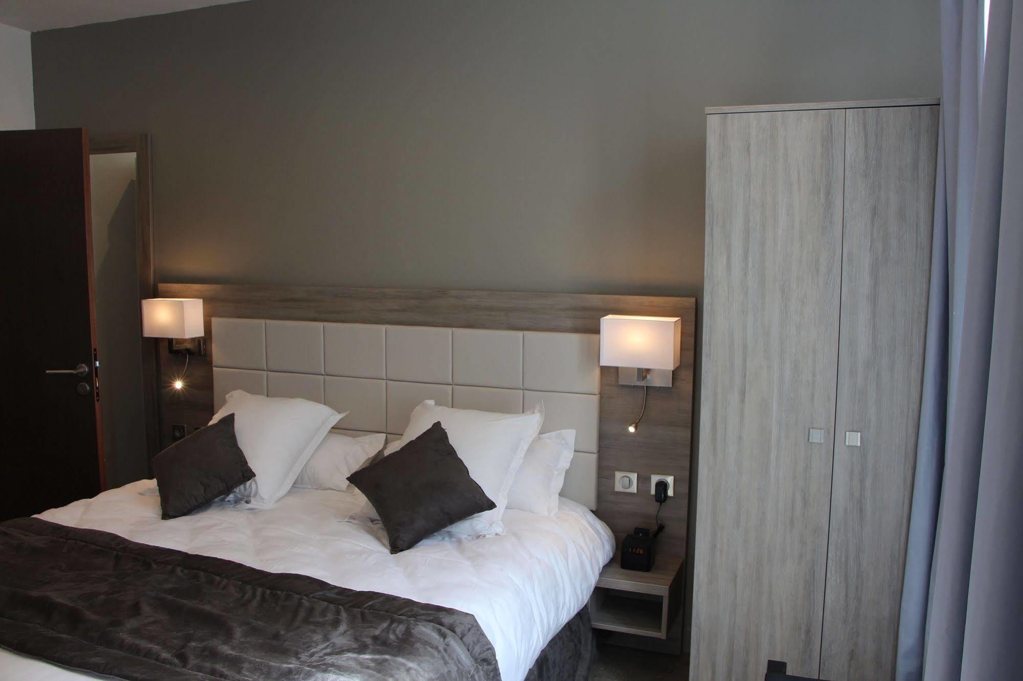 Hotel L'Esturgeon Poissy Ngoại thất bức ảnh