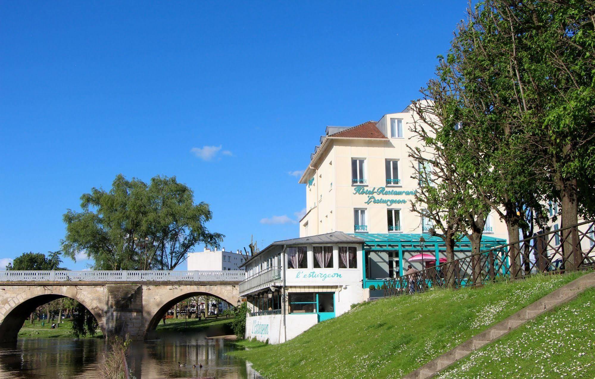 Hotel L'Esturgeon Poissy Ngoại thất bức ảnh
